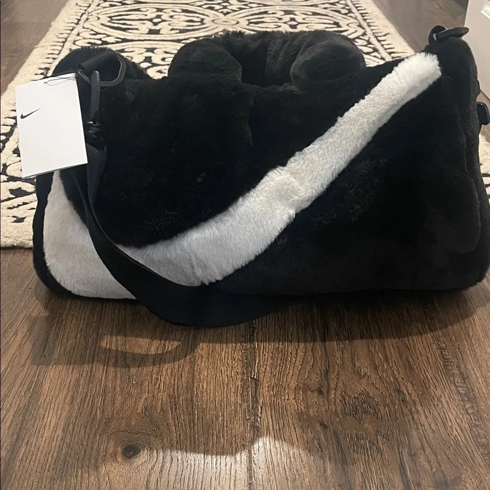 Nike Women's Faux Fur Black and White Shoulder Bag Tote NWT - Picture 4 of 16